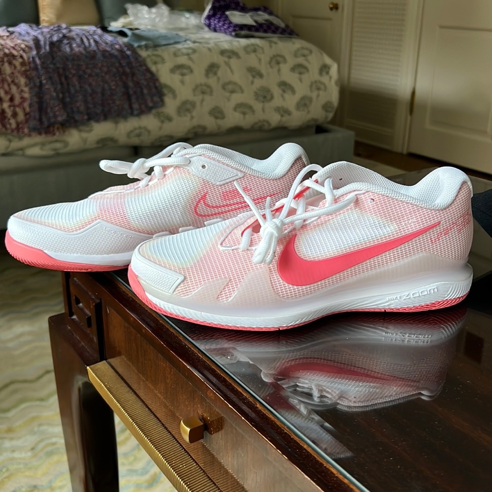 Nike vapor zoom 9.5 ladies pink and white sneakers